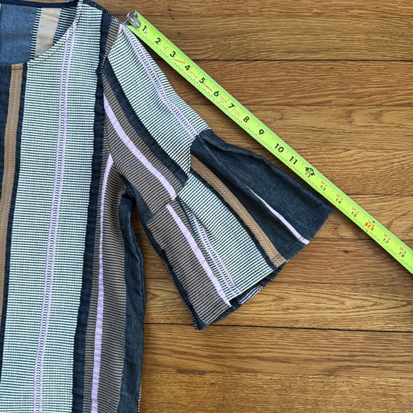 Dolan Short Sleeve Patterned Top - Picture 7 of 8